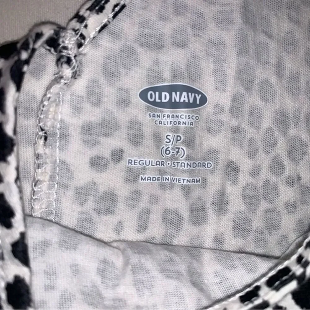 Old Navy white black